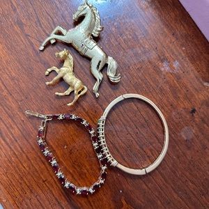 Lot of gold toned costume jewelry 4 pieces